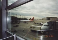 Die Boeing 737-800 der Hapag Lloyd steht bereit.